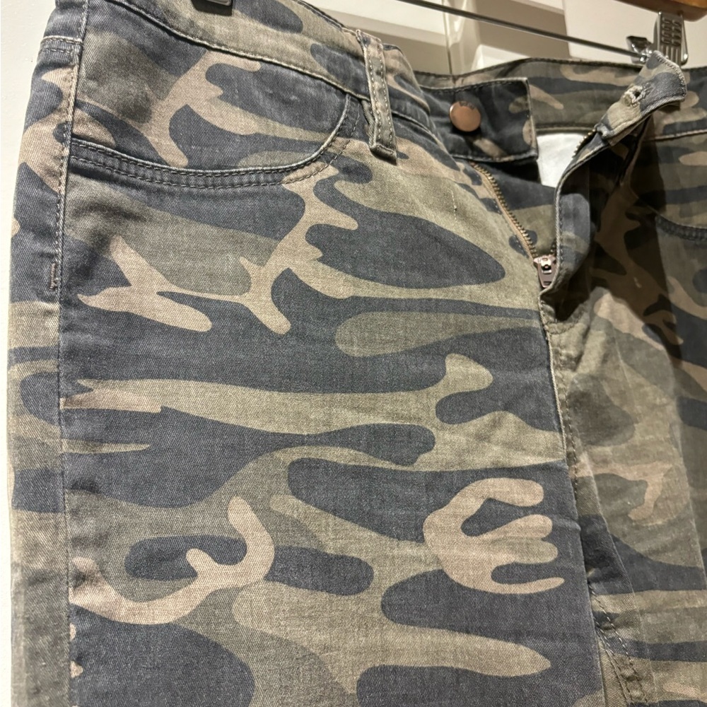 Big Blue camouflage pants, size 28